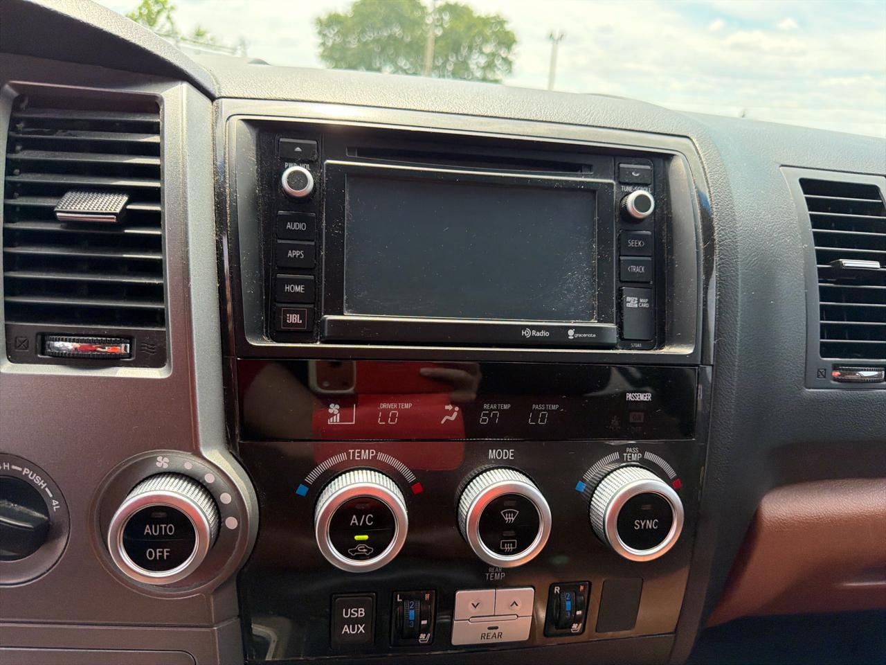 Toyota Sequoia 4WD 5.7L FFV Platinum (Natl) 2015