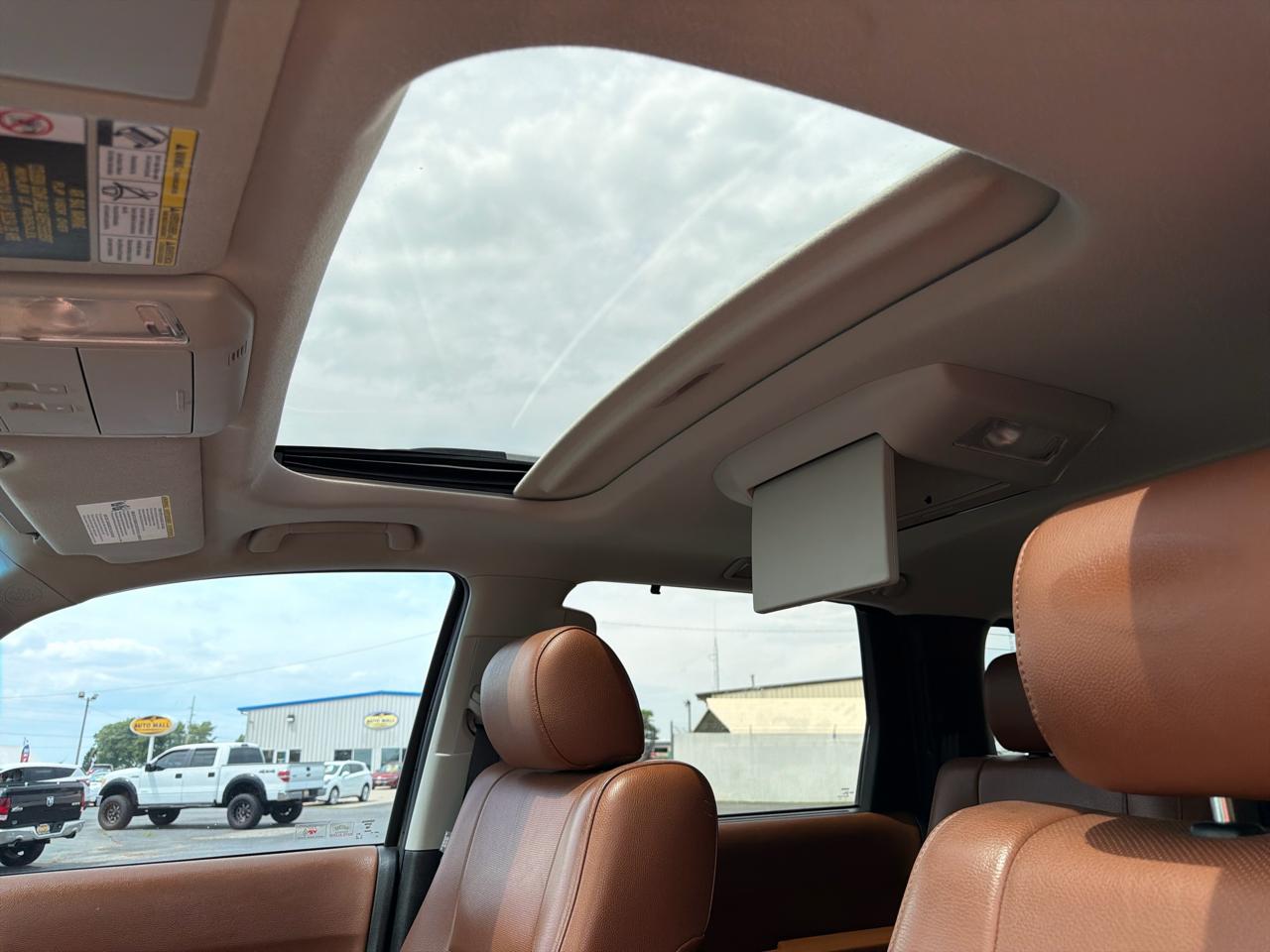 Toyota Sequoia 4WD 5.7L FFV Platinum (Natl) 2015