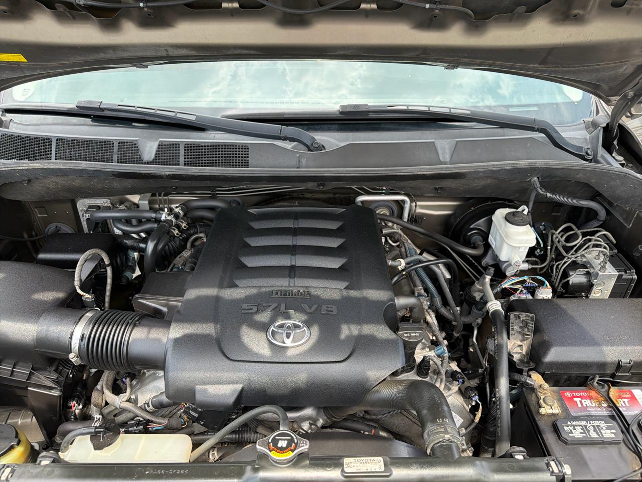 Toyota Sequoia 4WD 5.7L FFV Platinum (Natl) 2015