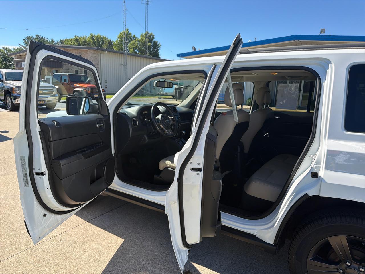 Jeep Patriot FWD 4dr 75th Anniversary 2016