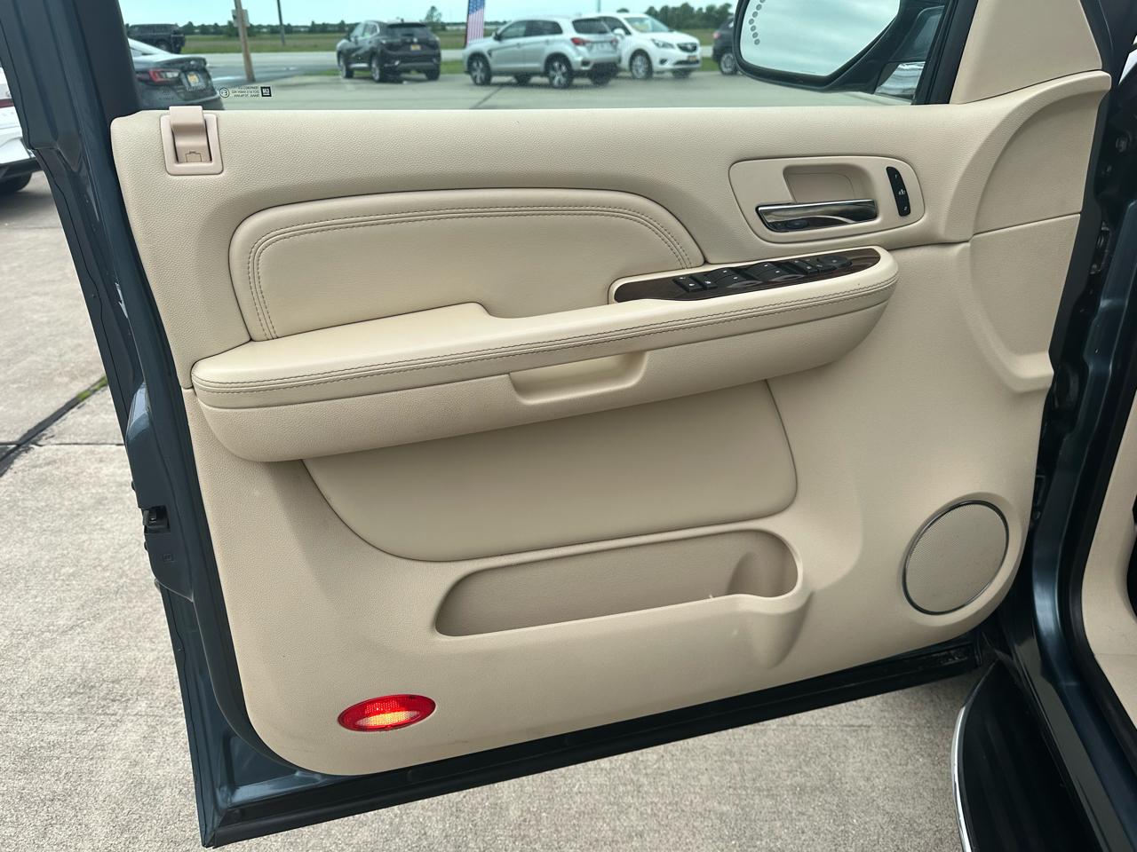 Cadillac Escalade AWD 4dr 2008