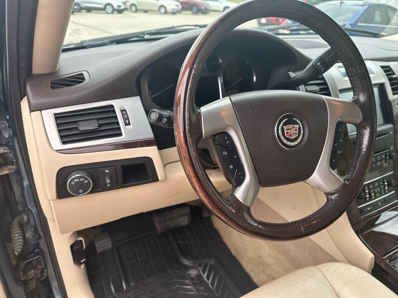 Cadillac Escalade AWD 4dr 2008