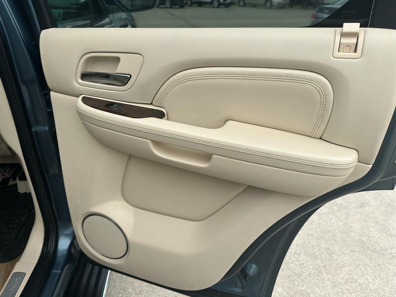 Cadillac Escalade AWD 4dr 2008