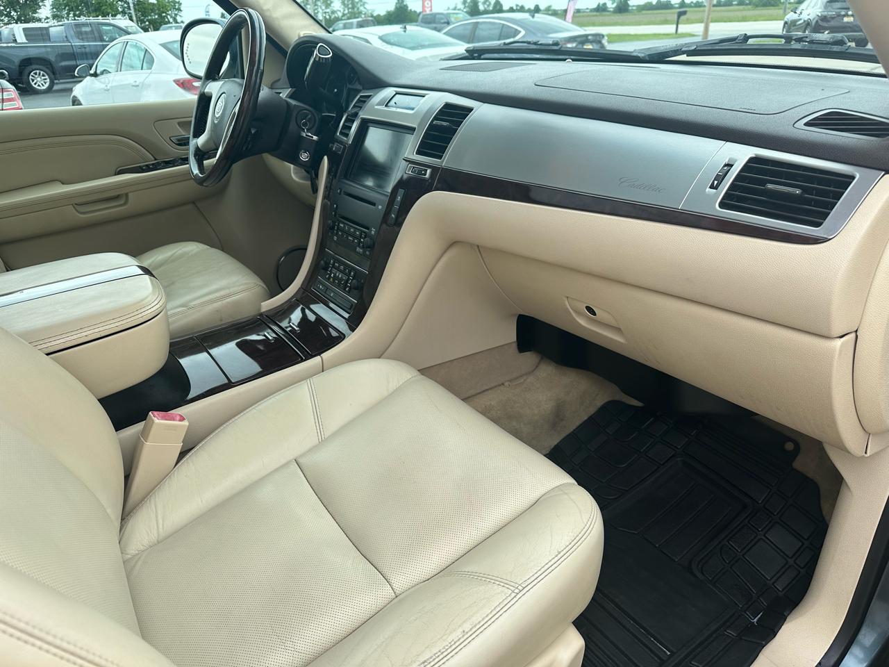 Cadillac Escalade AWD 4dr 2008