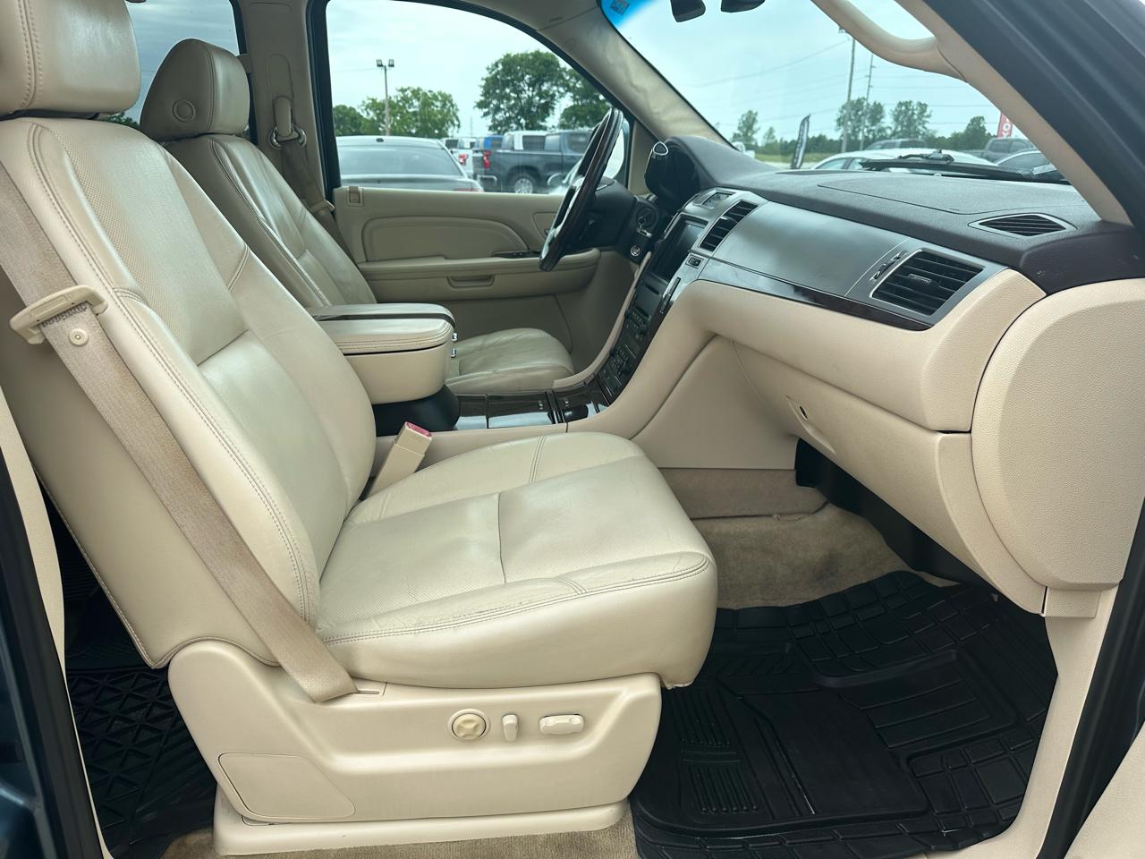 Cadillac Escalade AWD 4dr 2008