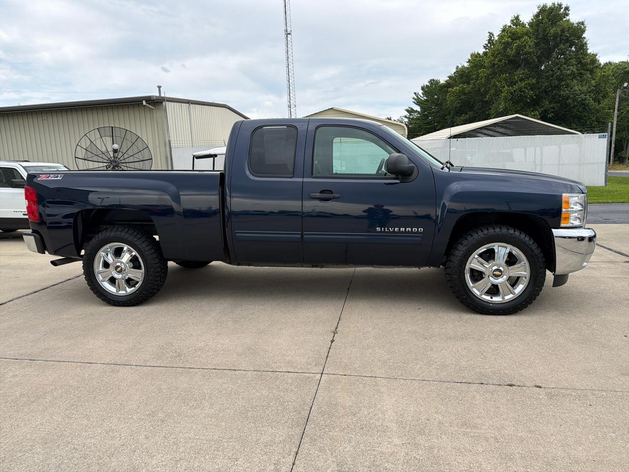 Chevrolet Silverado 1500 2WD Ext Cab 143.5" LT 2012