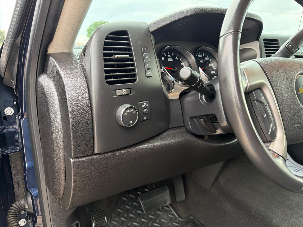 Chevrolet Silverado 1500 2WD Ext Cab 143.5" LT 2012