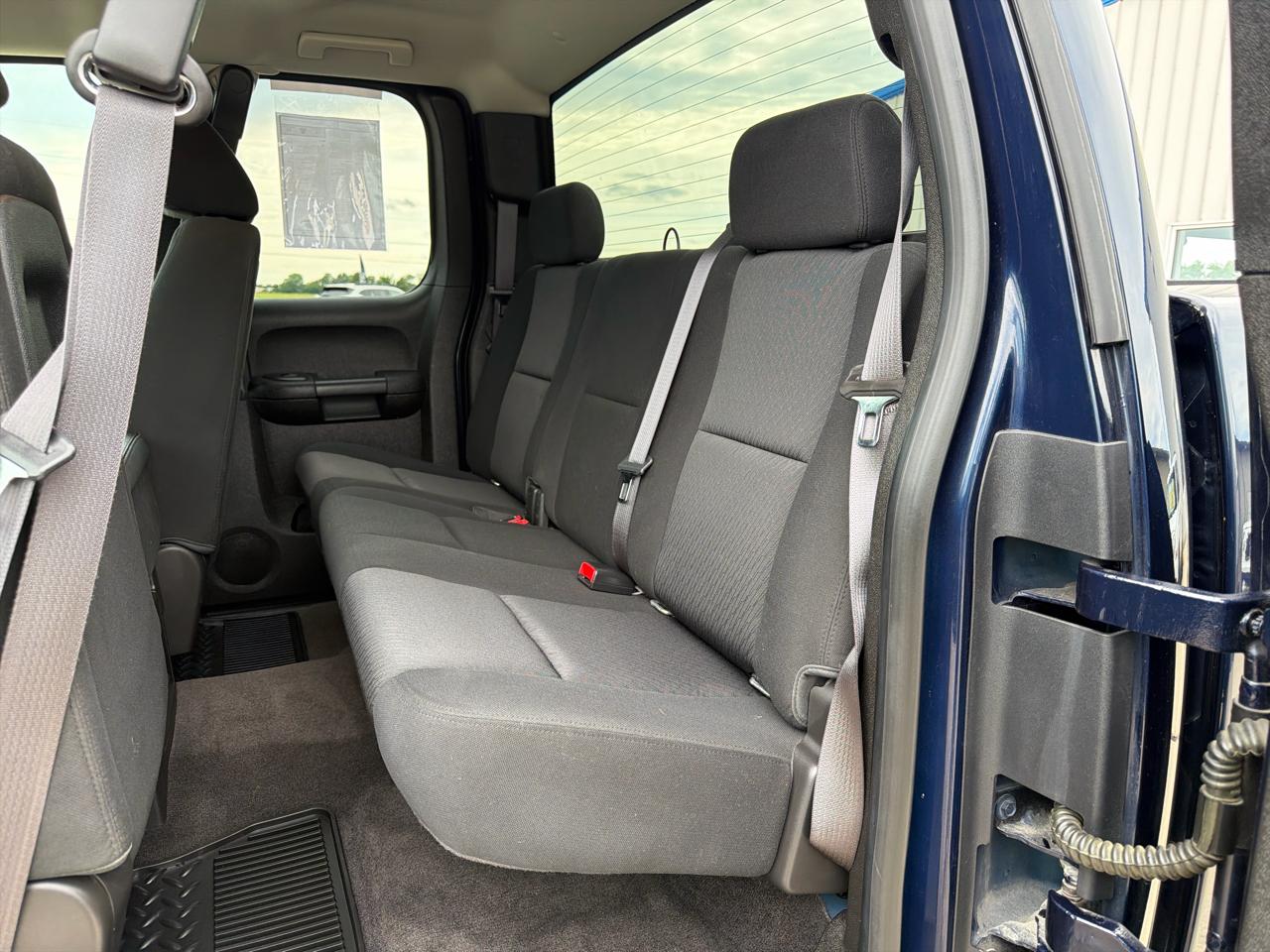 Chevrolet Silverado 1500 2WD Ext Cab 143.5" LT 2012