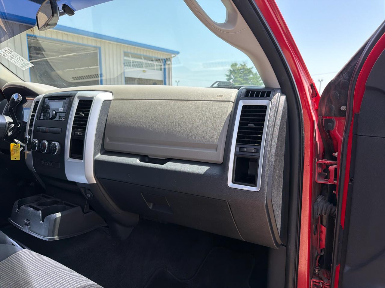 RAM 1500 4WD Crew Cab 140.5" Big Horn 2011