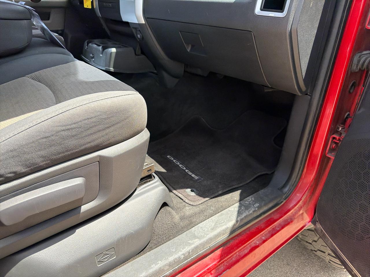RAM 1500 4WD Crew Cab 140.5" Big Horn 2011