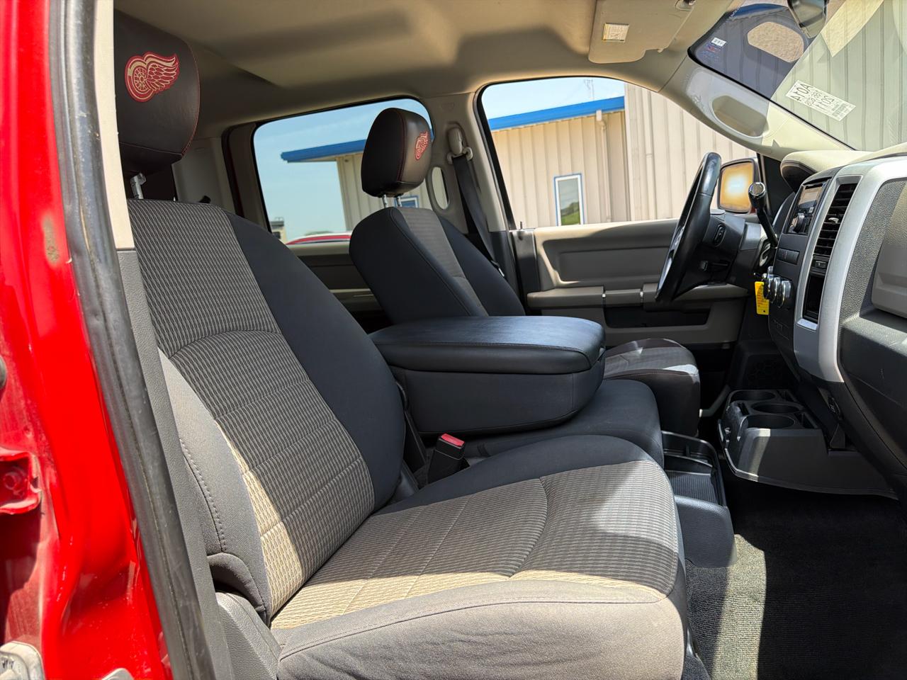 RAM 1500 4WD Crew Cab 140.5" Big Horn 2011