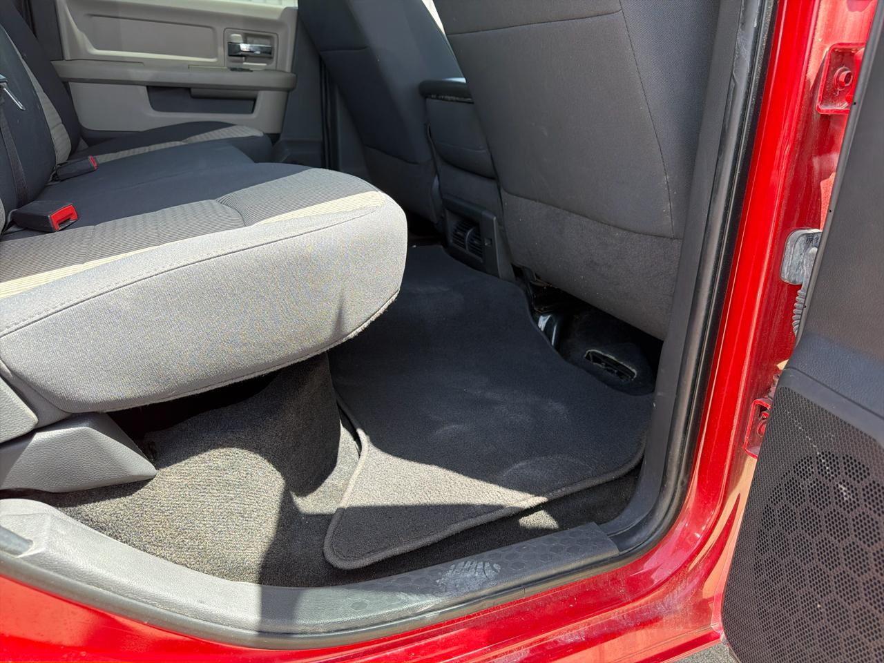 RAM 1500 4WD Crew Cab 140.5" Big Horn 2011
