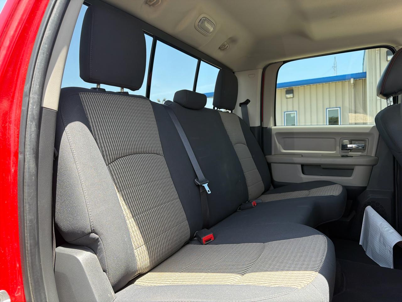 RAM 1500 4WD Crew Cab 140.5" Big Horn 2011