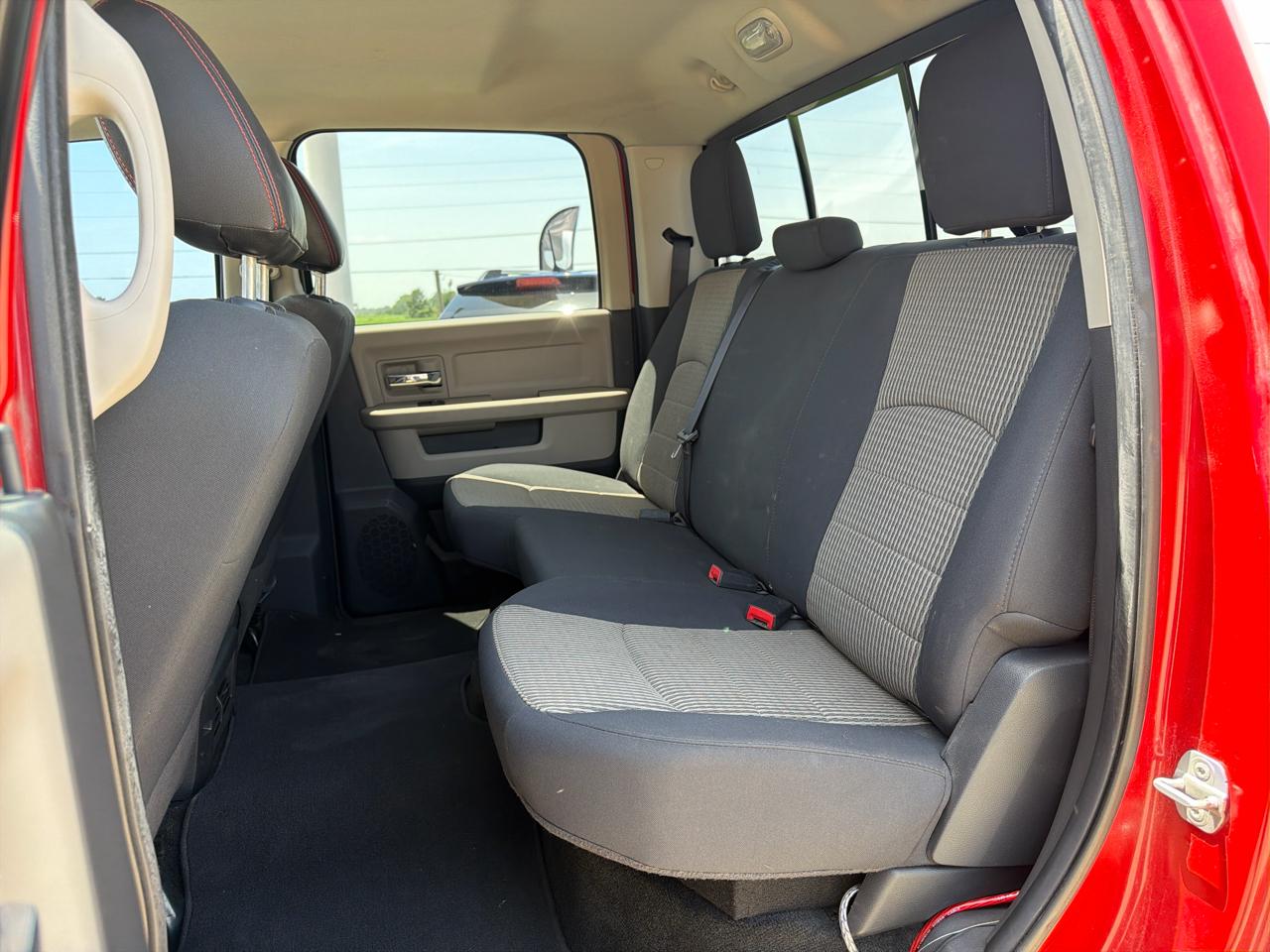 RAM 1500 4WD Crew Cab 140.5" Big Horn 2011