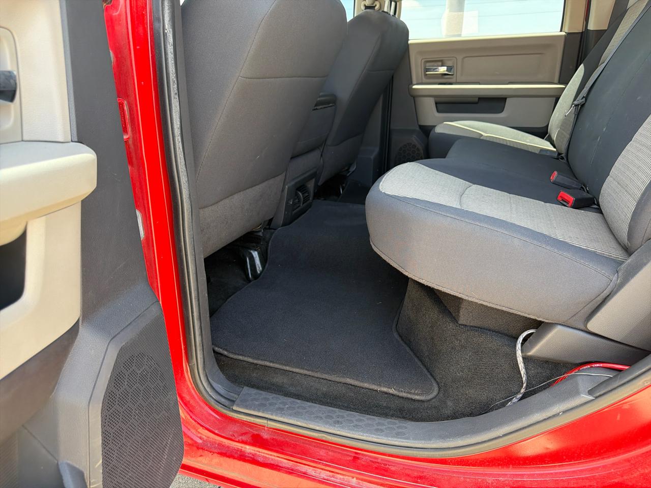 RAM 1500 4WD Crew Cab 140.5" Big Horn 2011