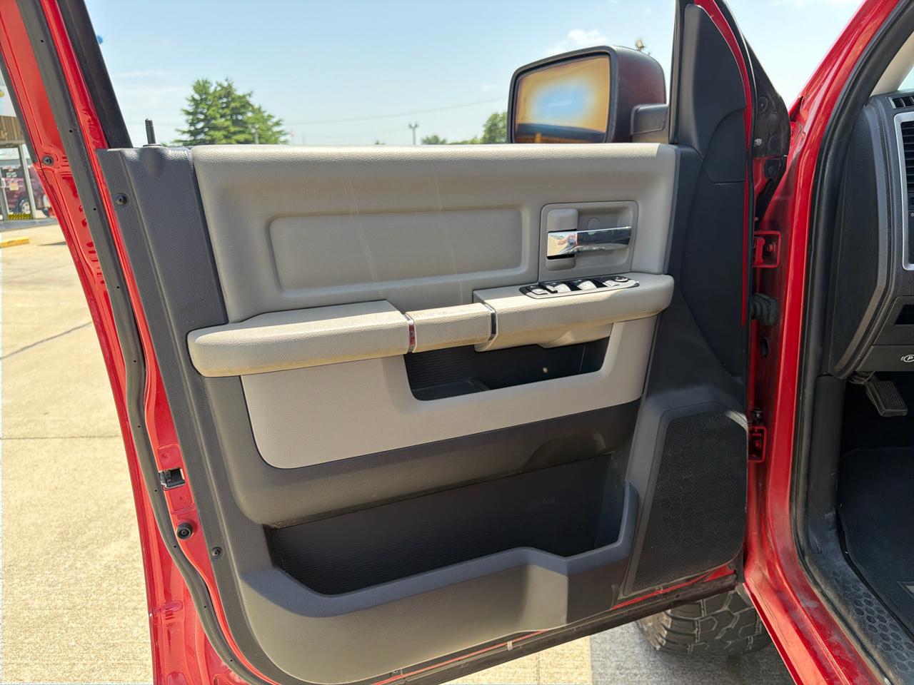 RAM 1500 4WD Crew Cab 140.5" Big Horn 2011
