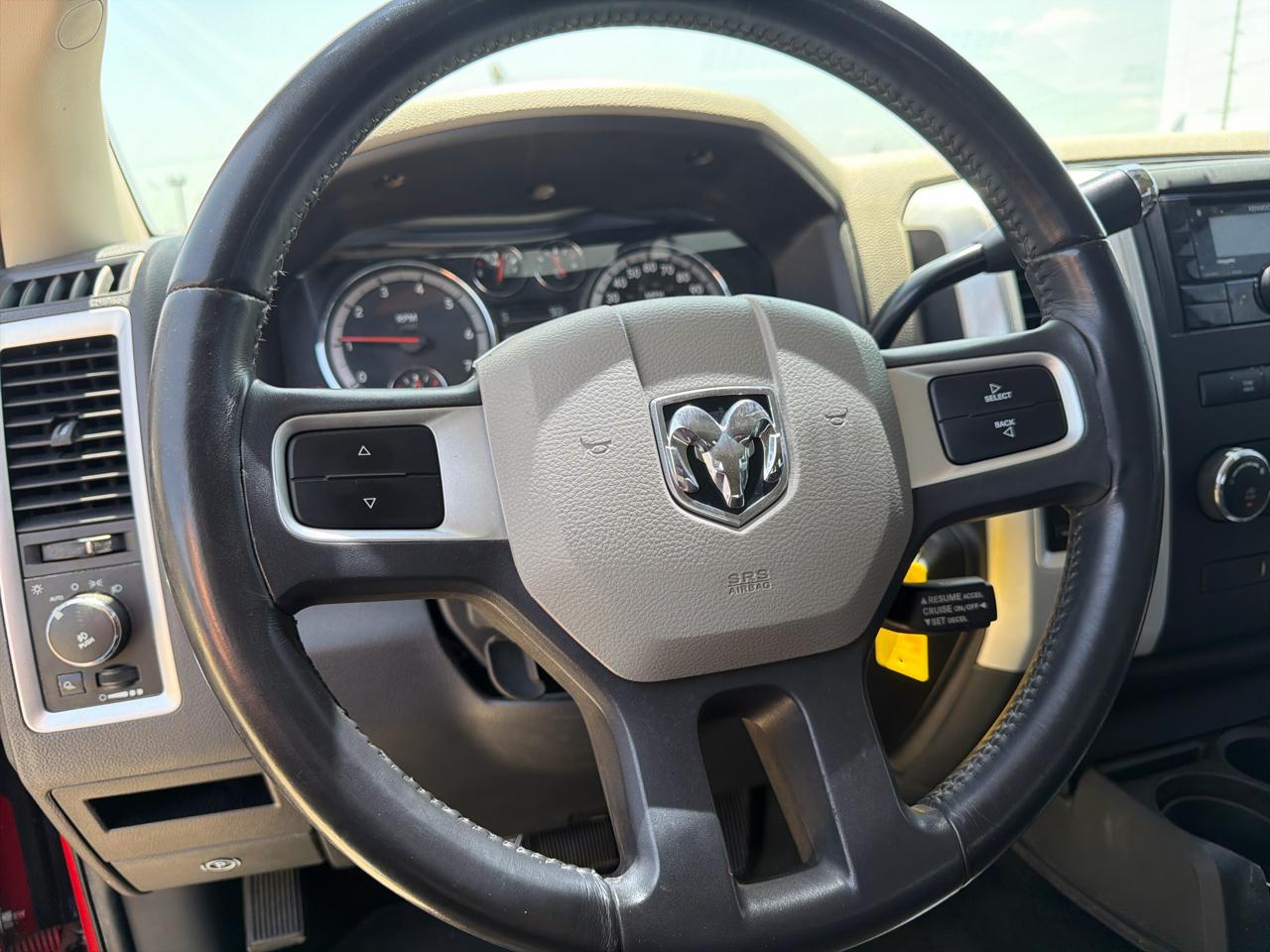 RAM 1500 4WD Crew Cab 140.5" Big Horn 2011