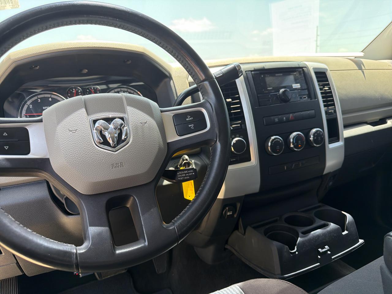 RAM 1500 4WD Crew Cab 140.5" Big Horn 2011