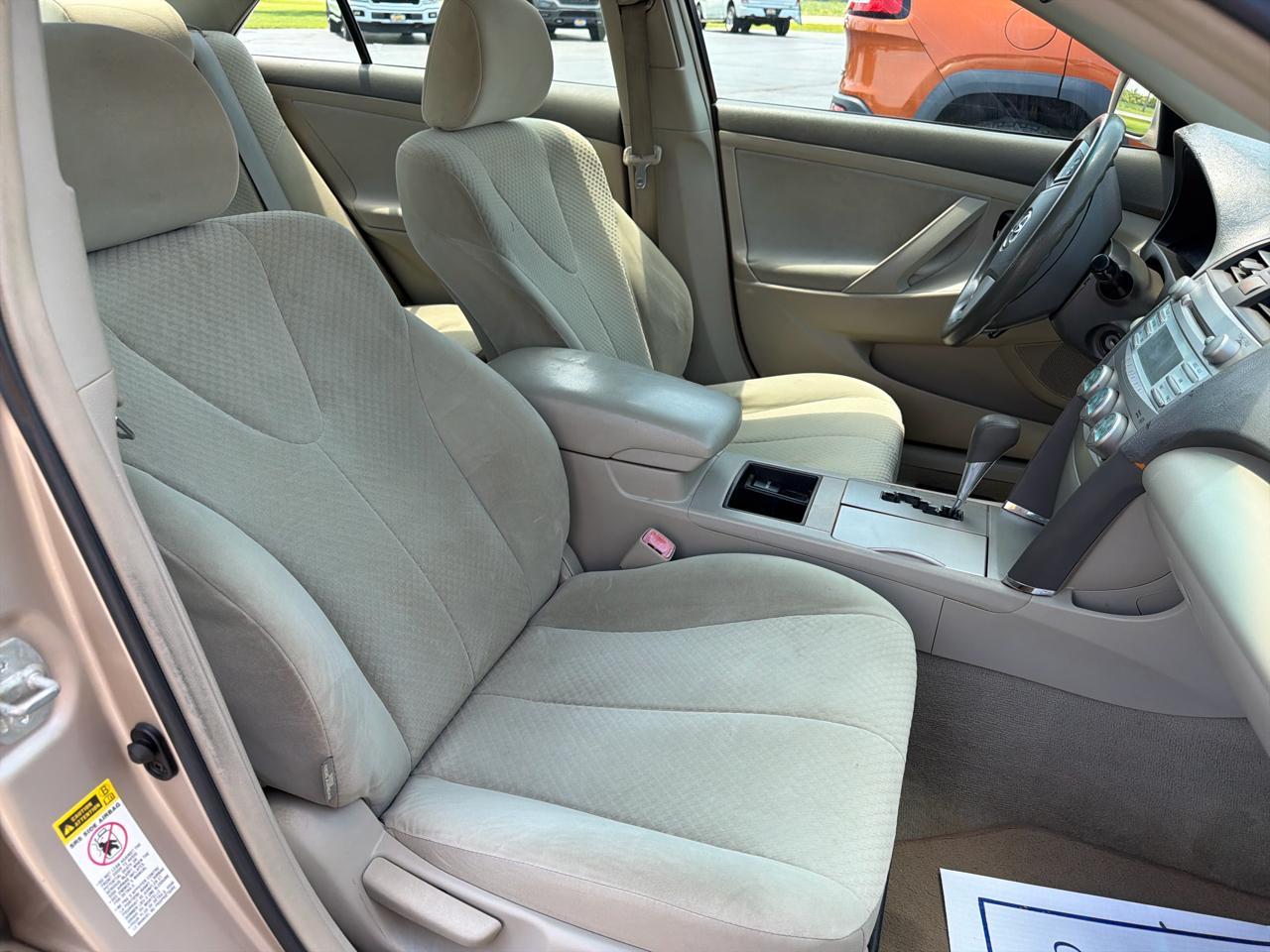Toyota Camry 4dr Sdn I4 Man (Natl) 2009