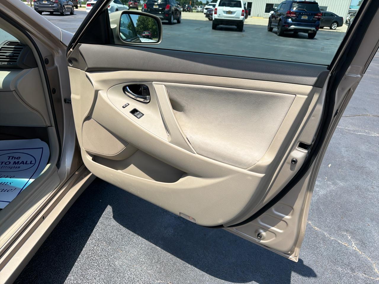 Toyota Camry 4dr Sdn I4 Man (Natl) 2009