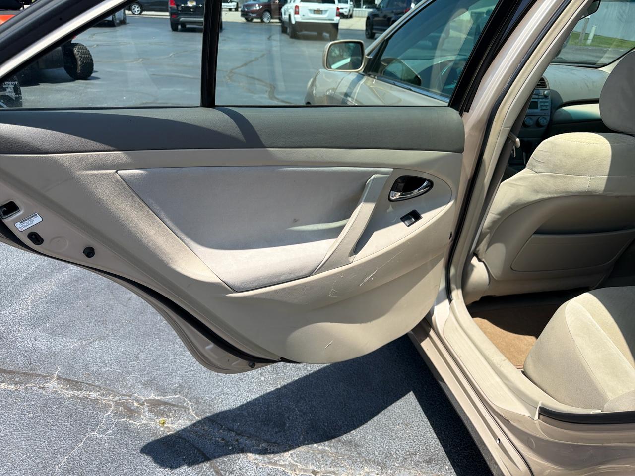 Toyota Camry 4dr Sdn I4 Man (Natl) 2009
