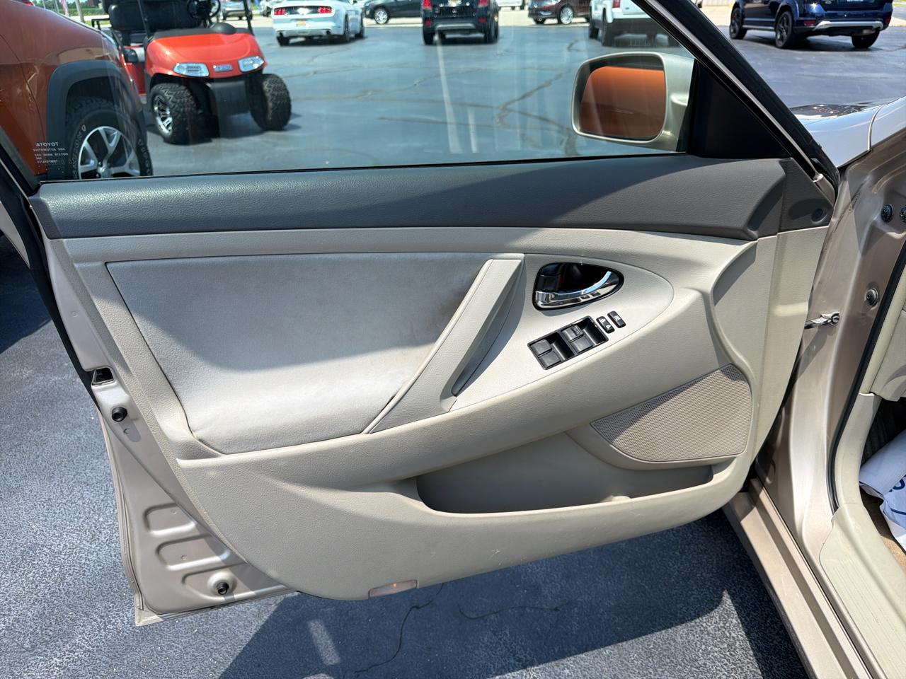 Toyota Camry 4dr Sdn I4 Man (Natl) 2009