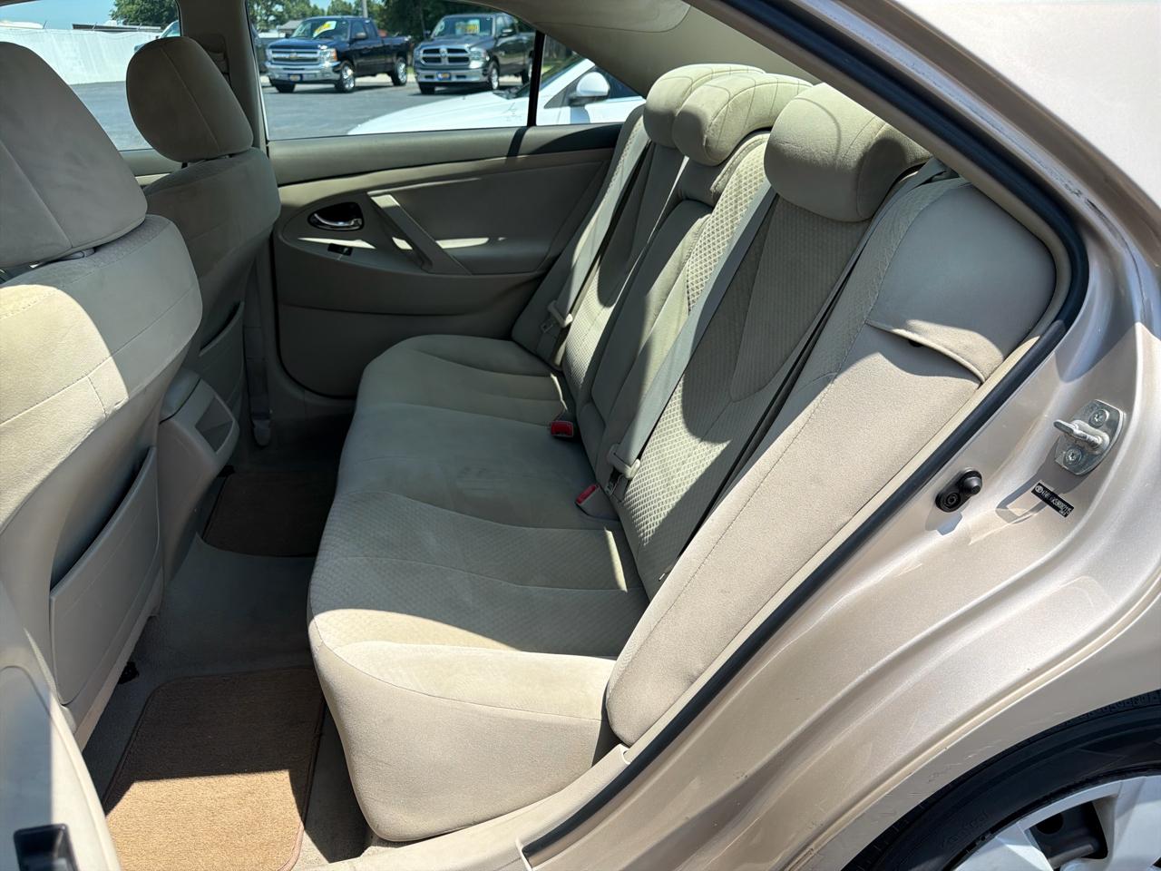 Toyota Camry 4dr Sdn I4 Man (Natl) 2009