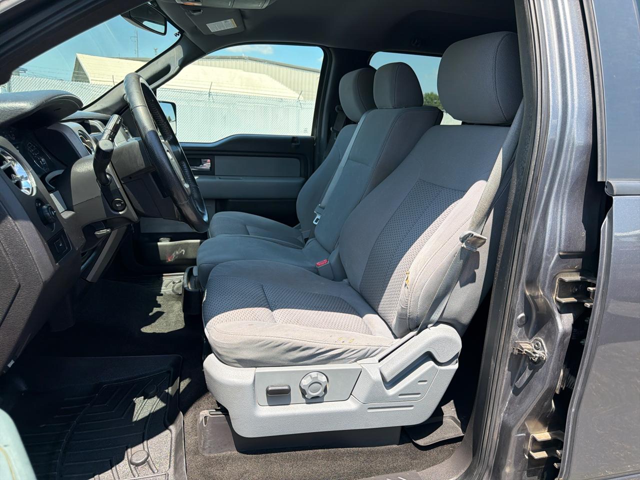 Ford F-150 4WD SuperCrew 145" Platinum 2012
