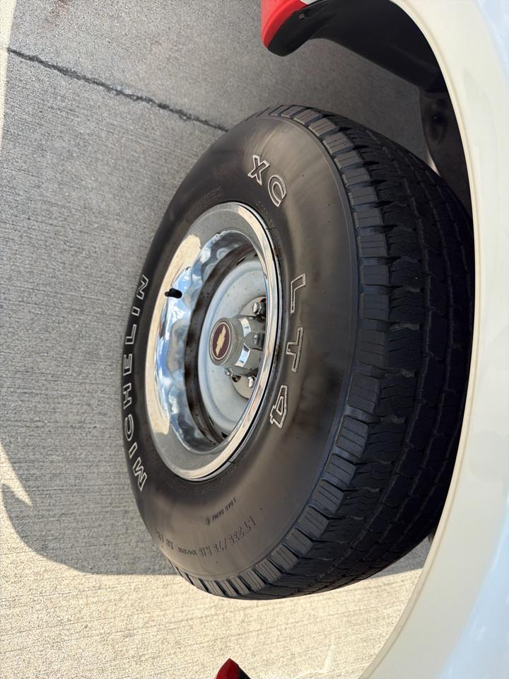 Chevrolet 1/2 Ton Pickups Fleetside 131.5" 1972