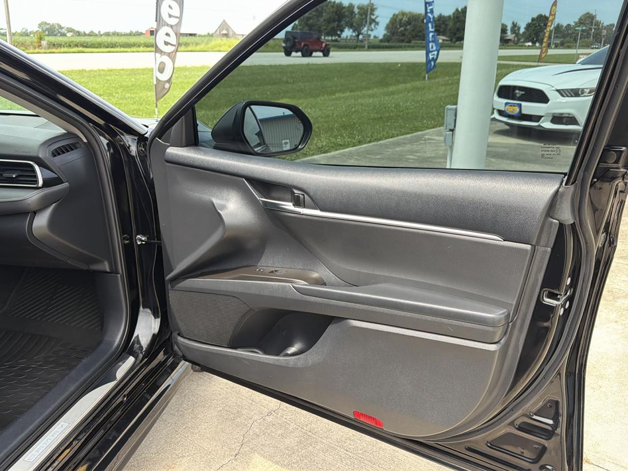 Toyota Camry SE Auto (Natl) 2023
