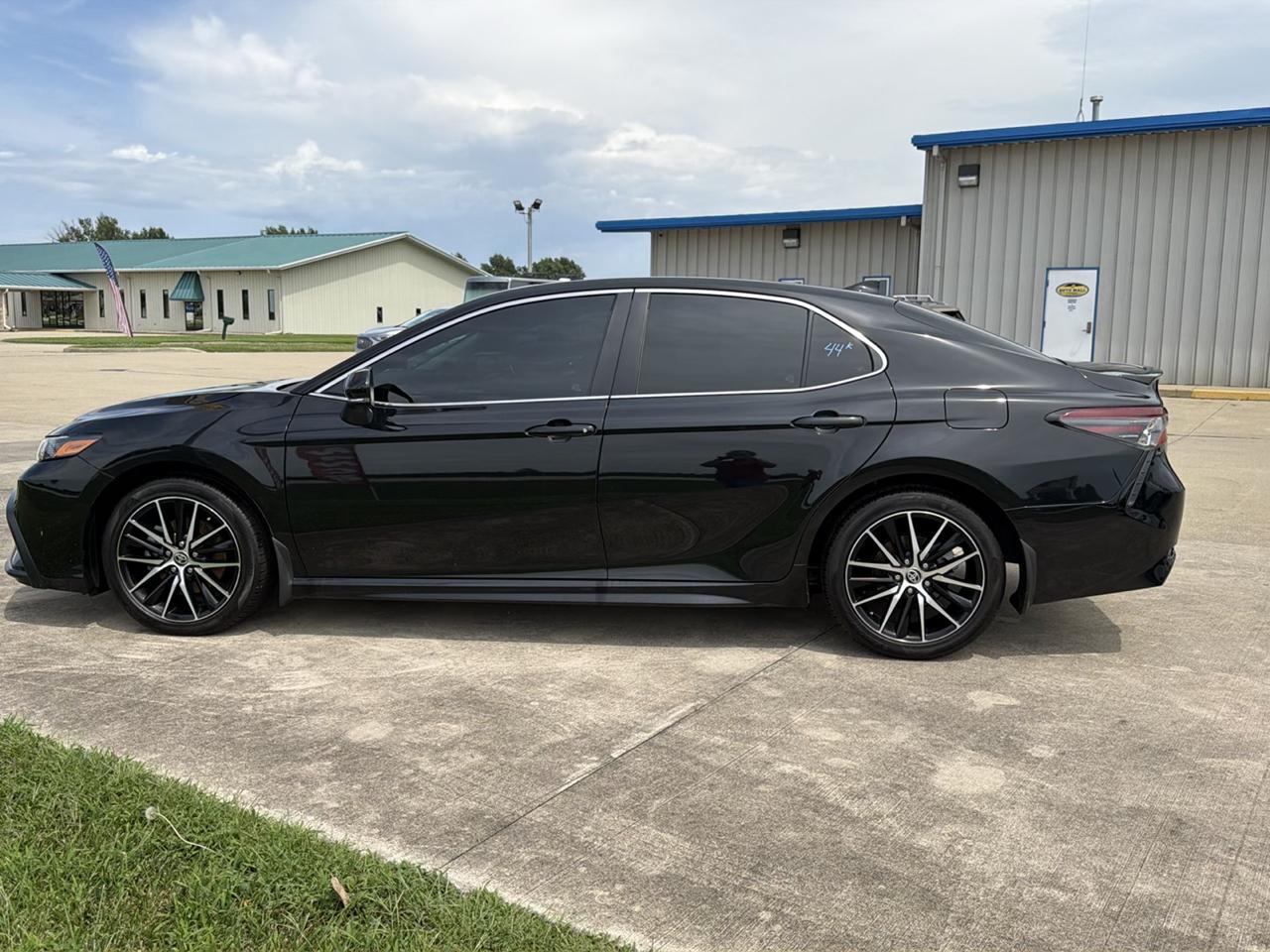 Toyota Camry SE Auto (Natl) 2023
