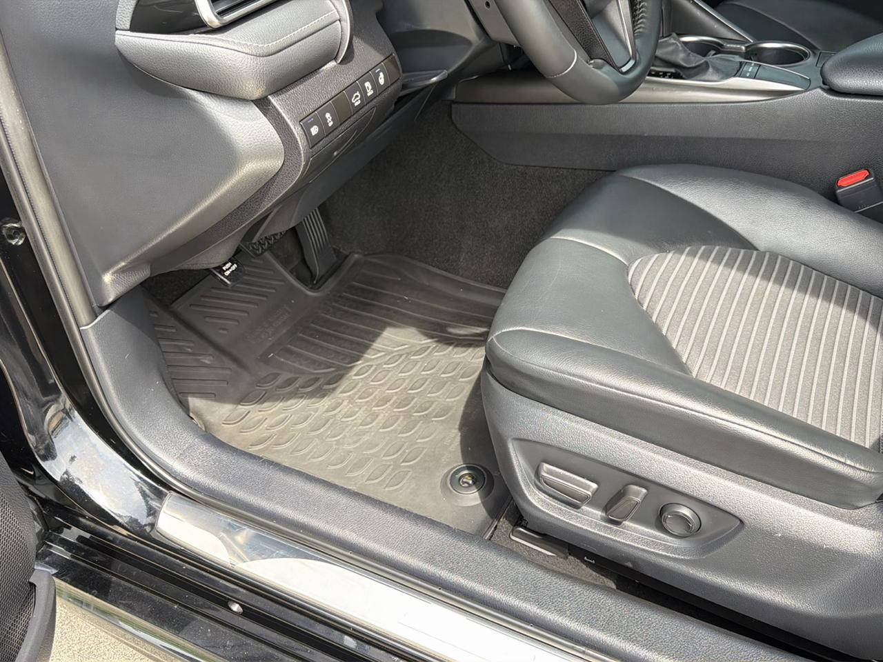 Toyota Camry SE Auto (Natl) 2023