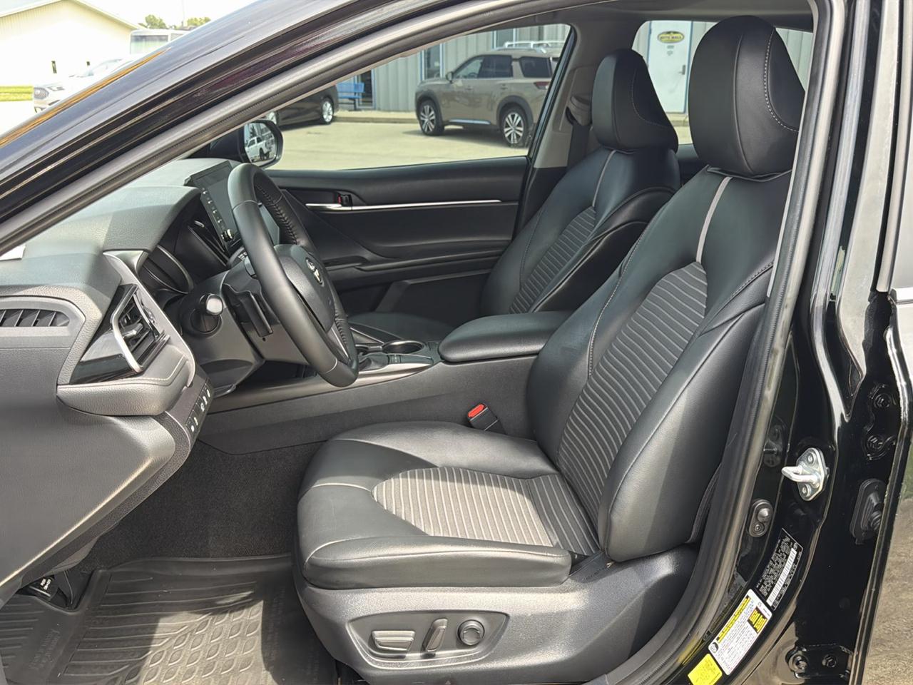 Toyota Camry SE Auto (Natl) 2023