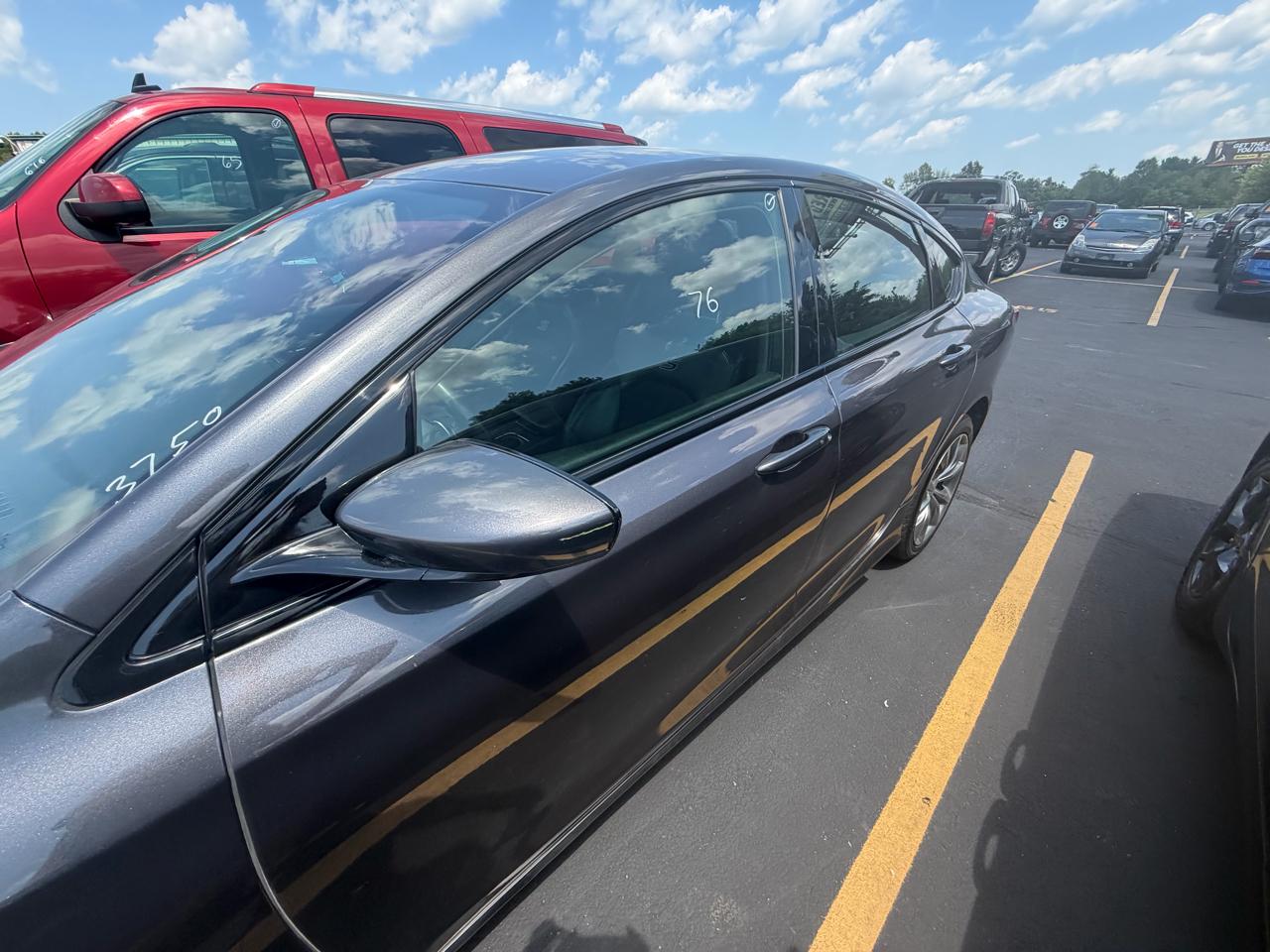 Chrysler 200 4dr Sdn S AWD 2016