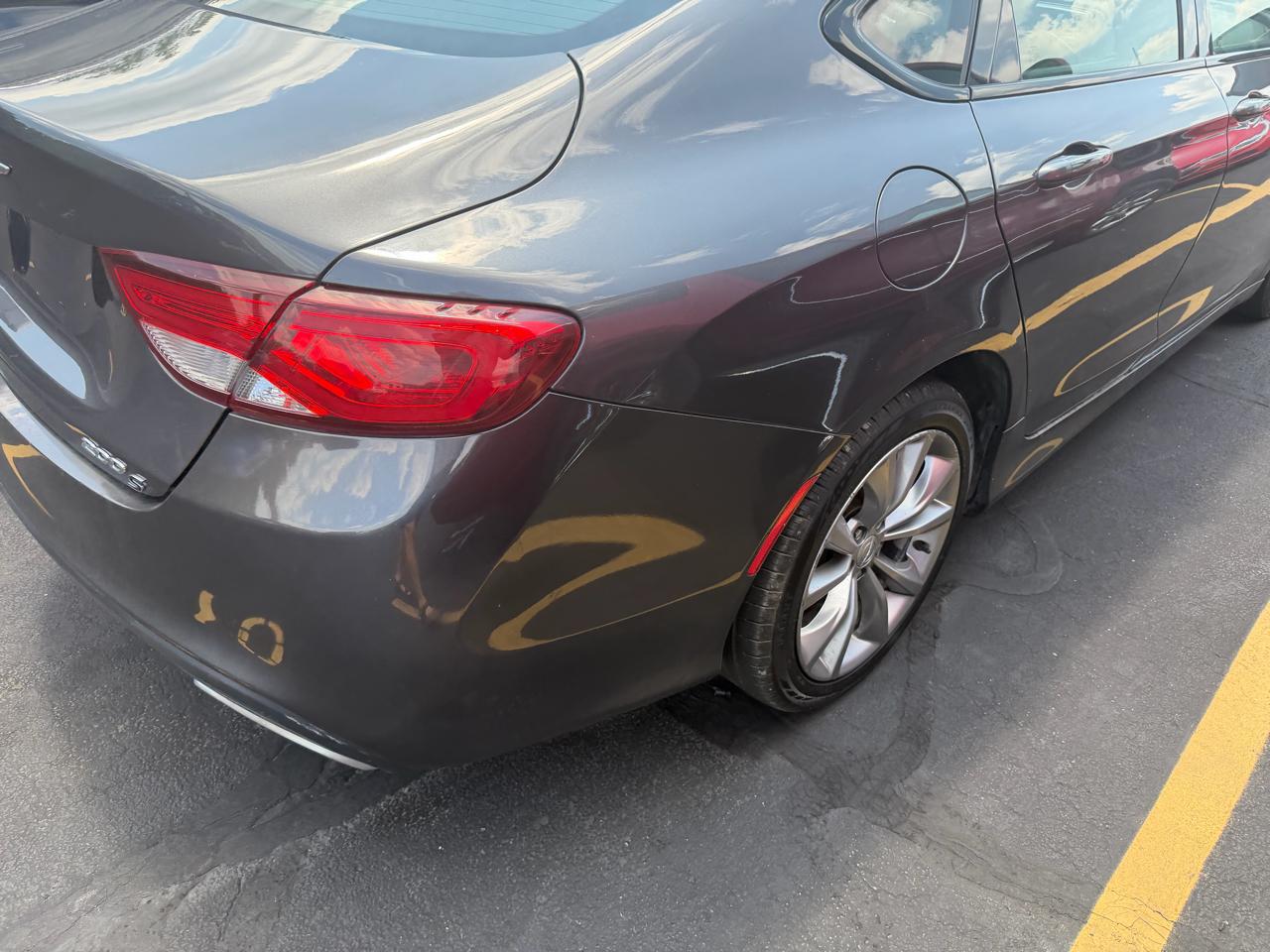 Chrysler 200 4dr Sdn S AWD 2016