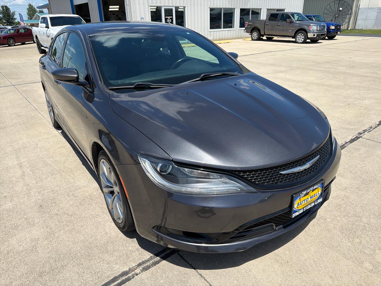 Chrysler 200 4dr Sdn S AWD 2016
