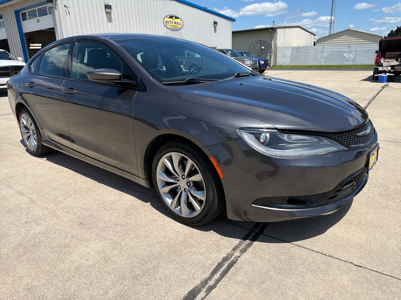 Chrysler 200 4dr Sdn S AWD 2016
