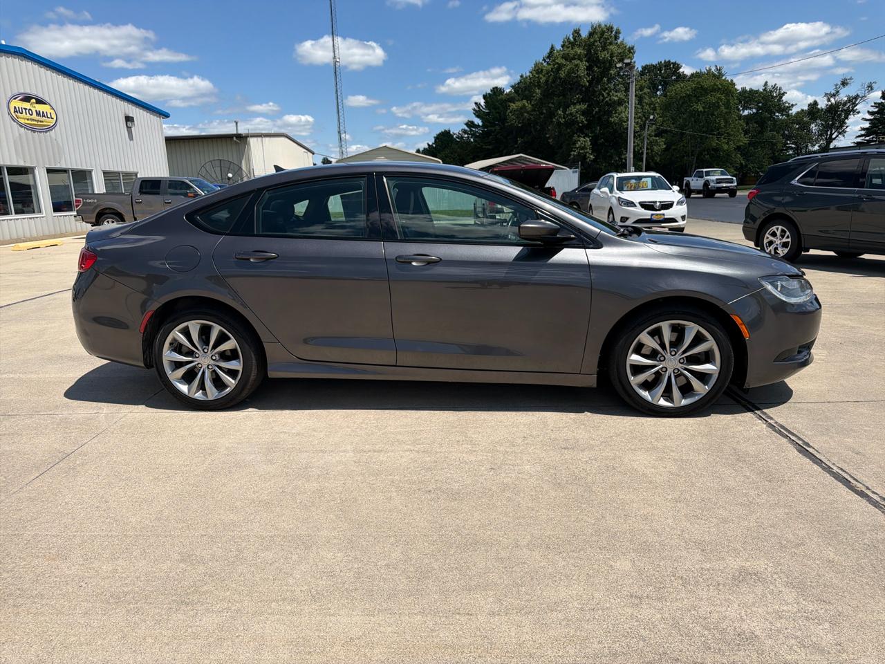 Chrysler 200 4dr Sdn S AWD 2016
