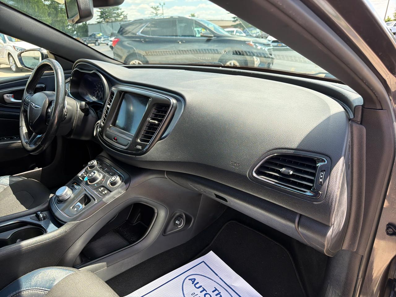 Chrysler 200 4dr Sdn S AWD 2016