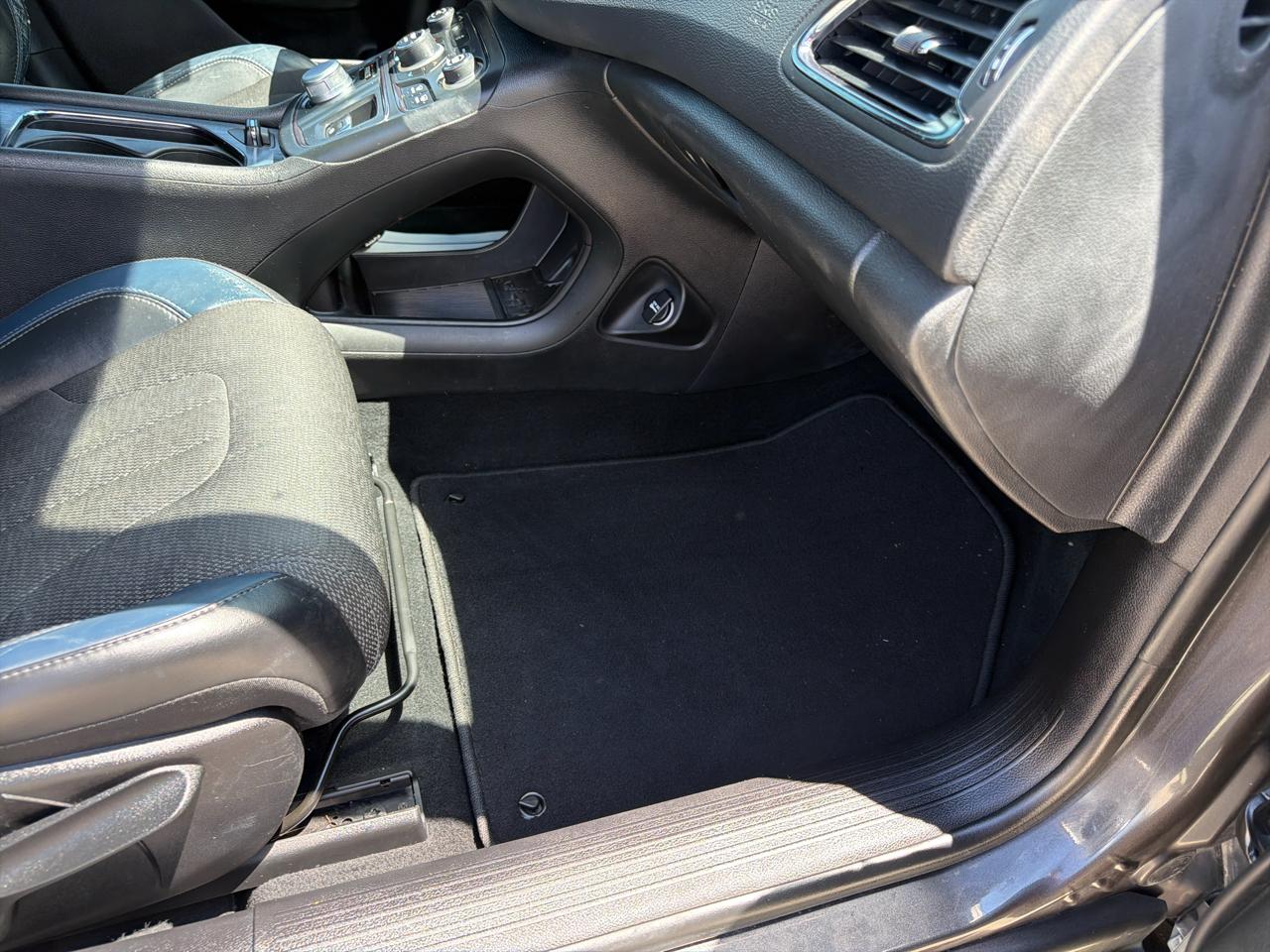 Chrysler 200 4dr Sdn S AWD 2016