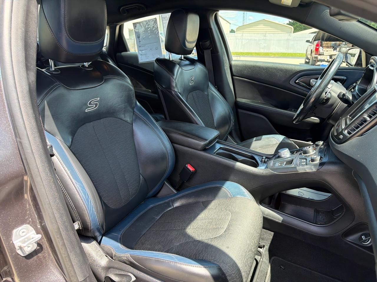 Chrysler 200 4dr Sdn S AWD 2016