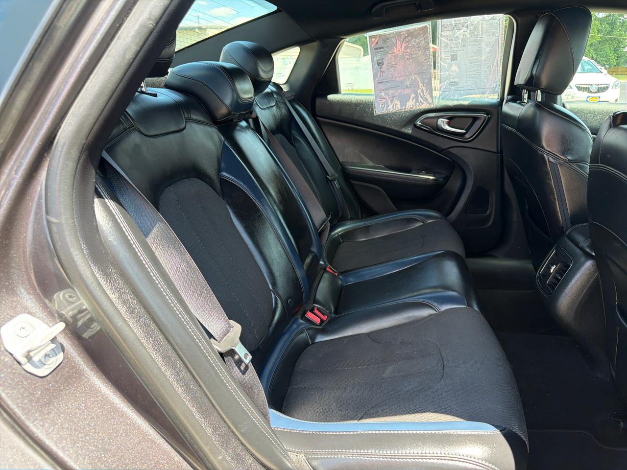 Chrysler 200 4dr Sdn S AWD 2016
