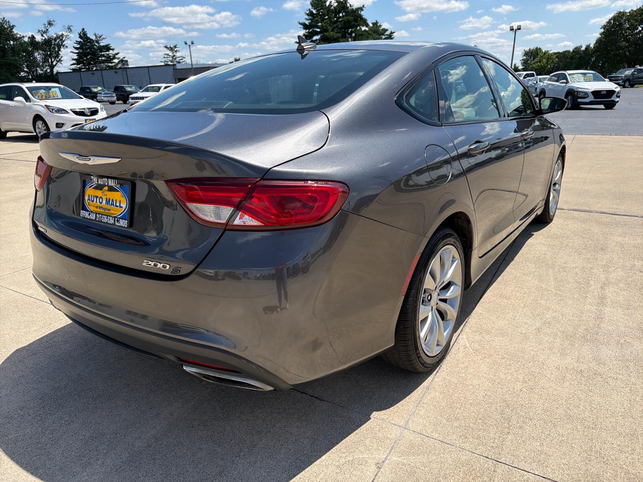 Chrysler 200 4dr Sdn S AWD 2016