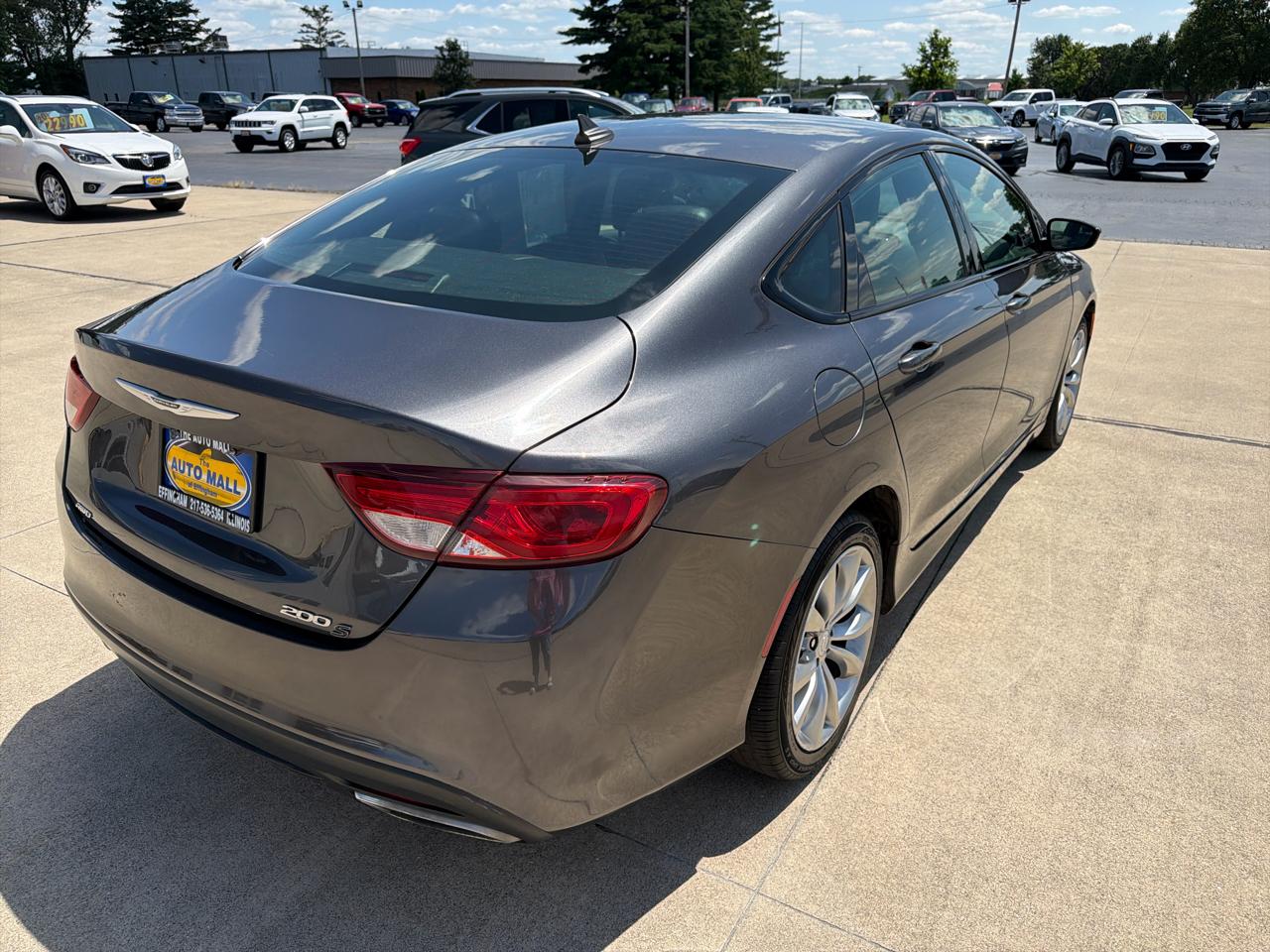 Chrysler 200 4dr Sdn S AWD 2016