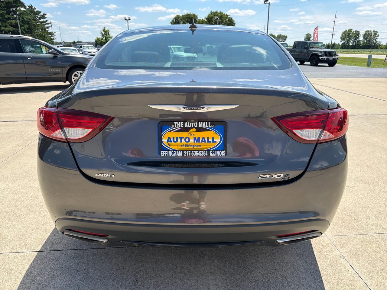 Chrysler 200 4dr Sdn S AWD 2016