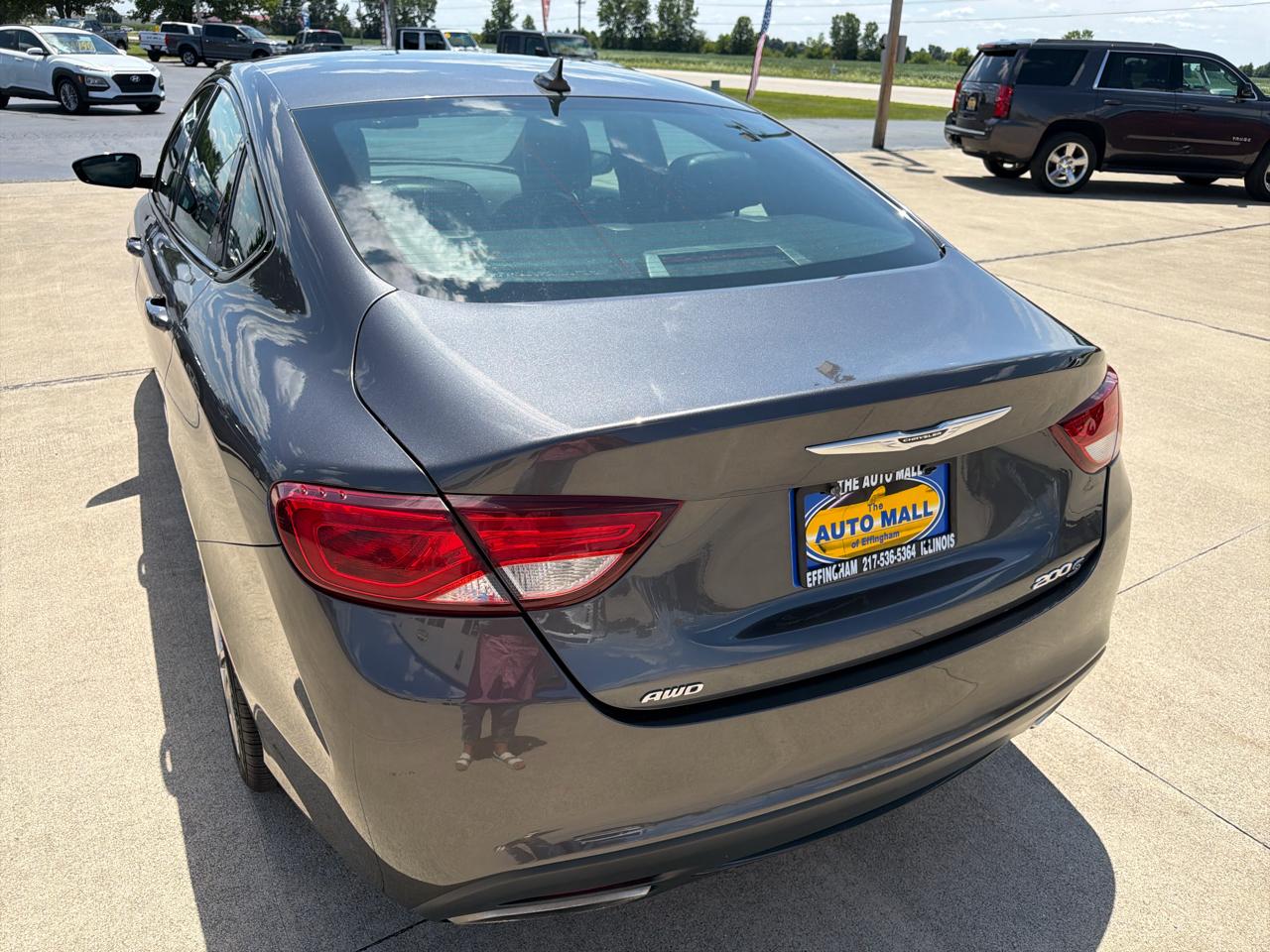 Chrysler 200 4dr Sdn S AWD 2016