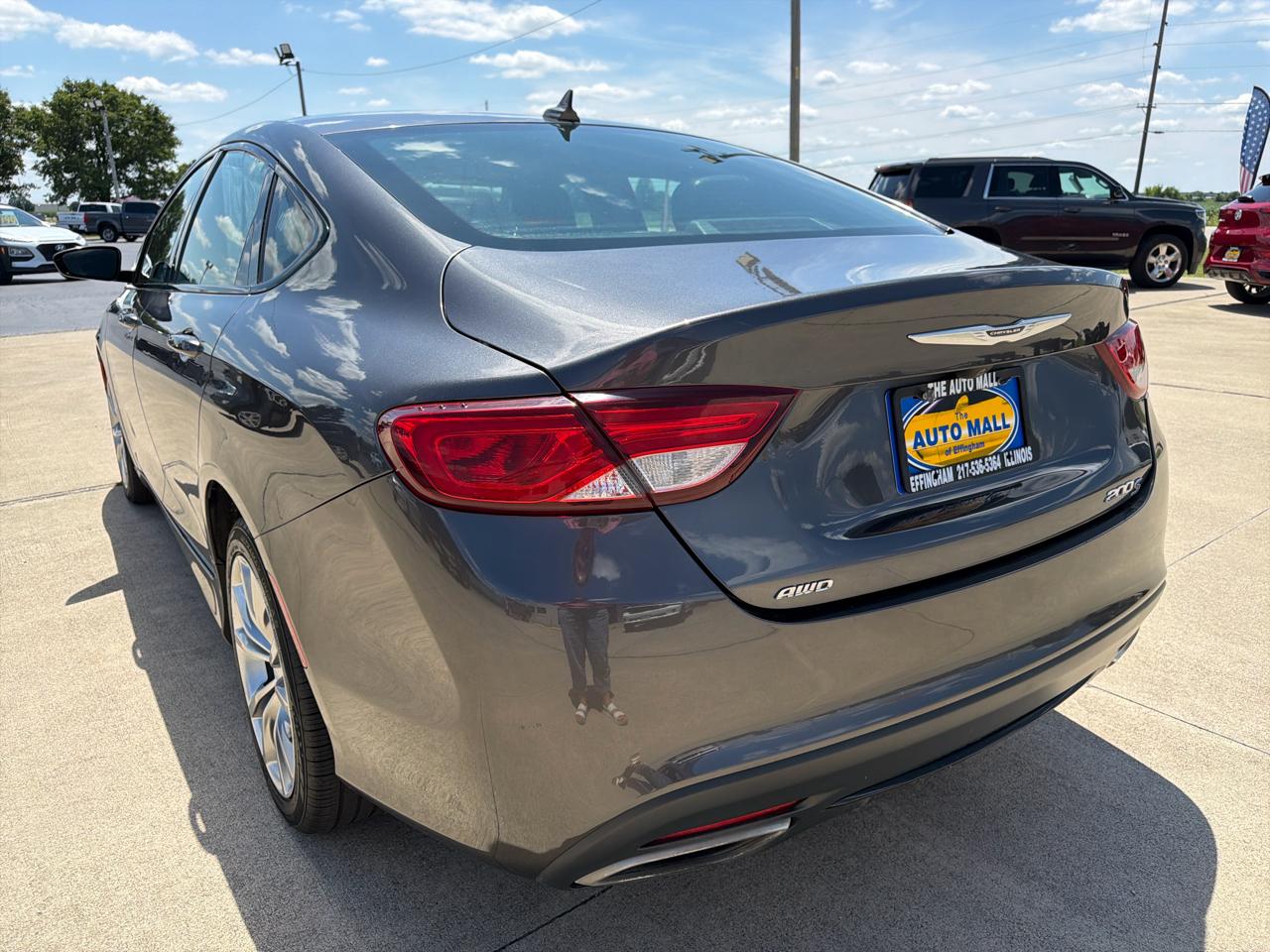 Chrysler 200 4dr Sdn S AWD 2016