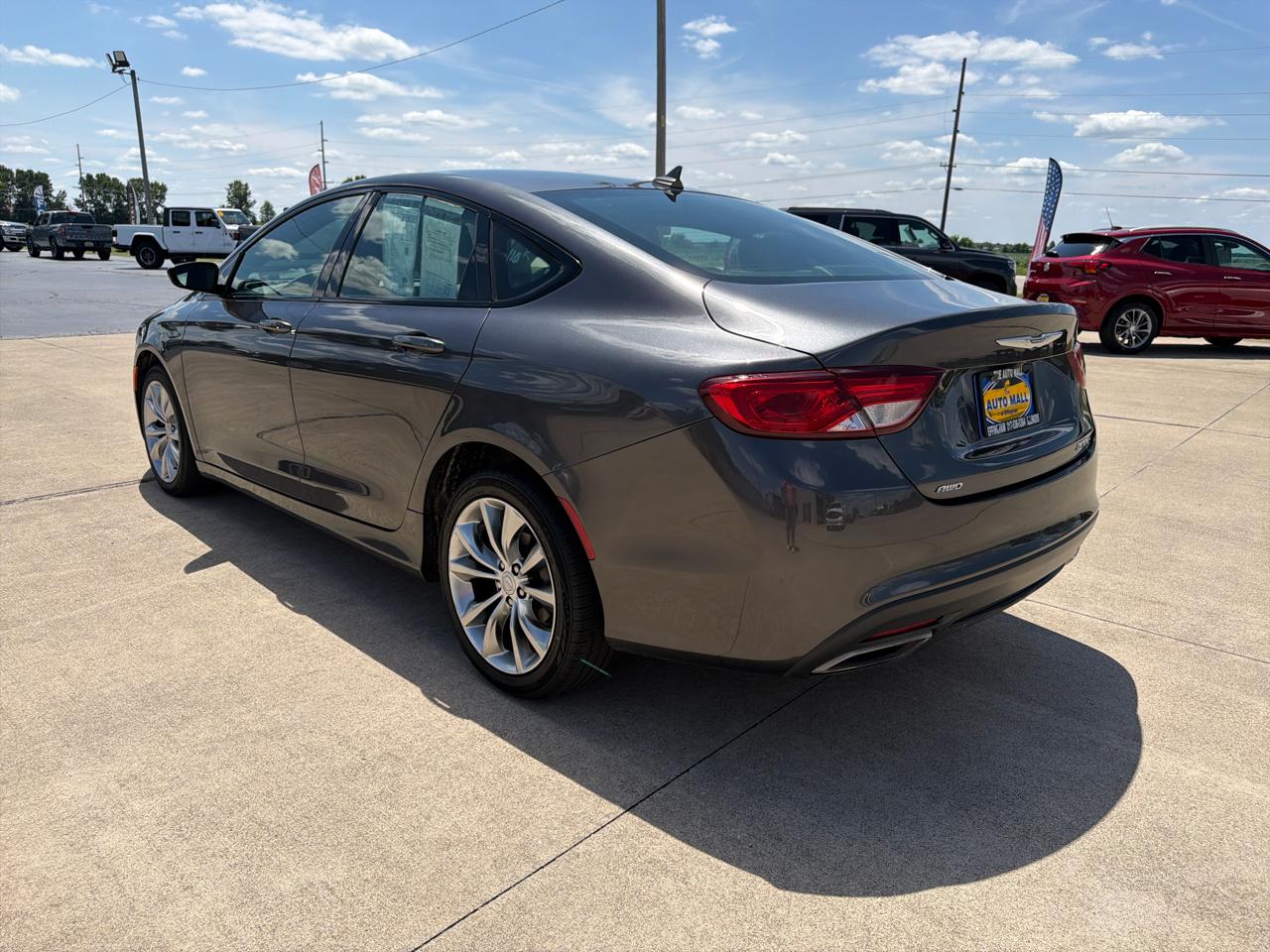 Chrysler 200 4dr Sdn S AWD 2016