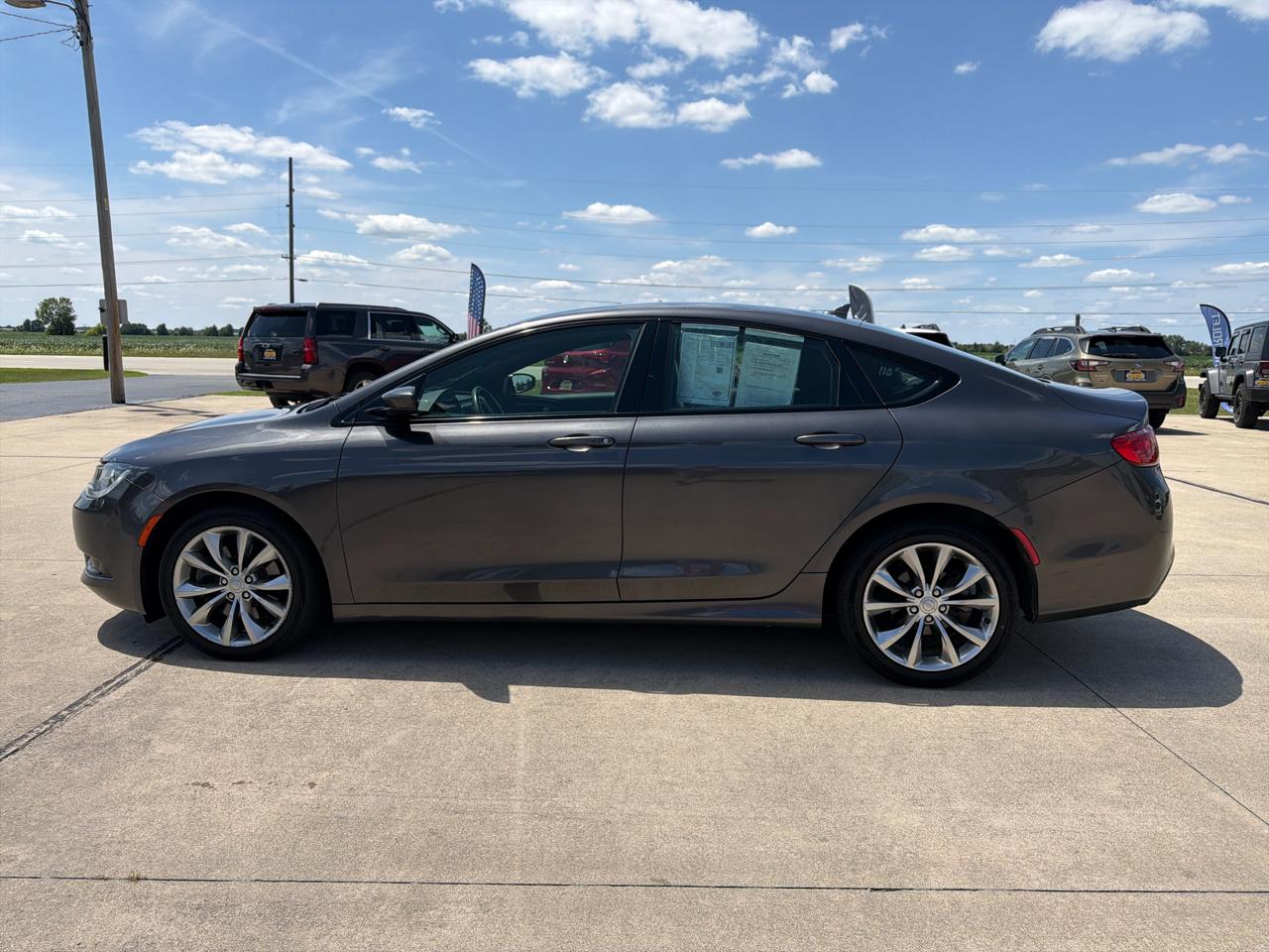 Chrysler 200 4dr Sdn S AWD 2016