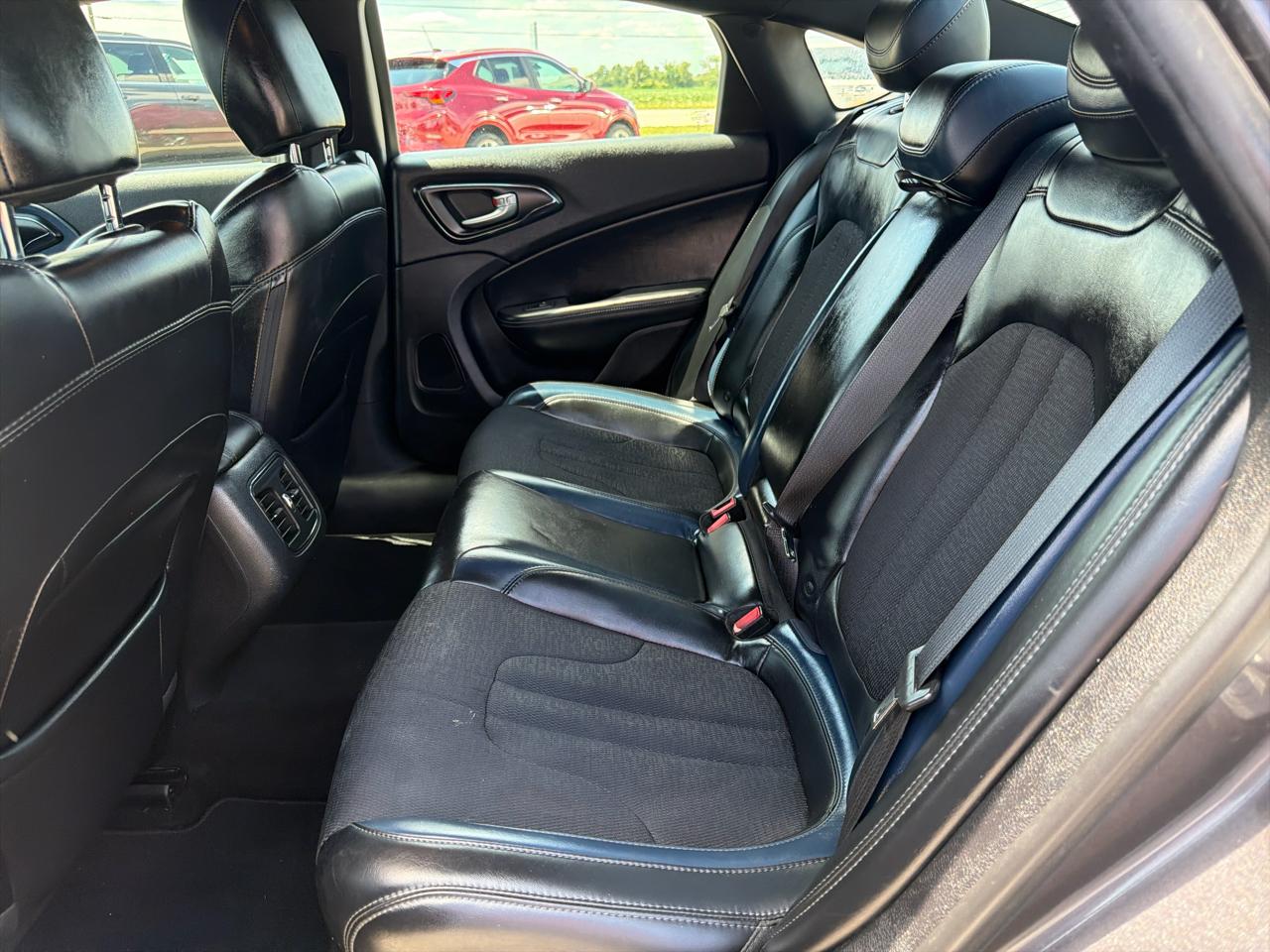 Chrysler 200 4dr Sdn S AWD 2016